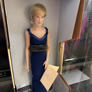The Franklin Mint Diana Princess Porcelain Portrait Doll